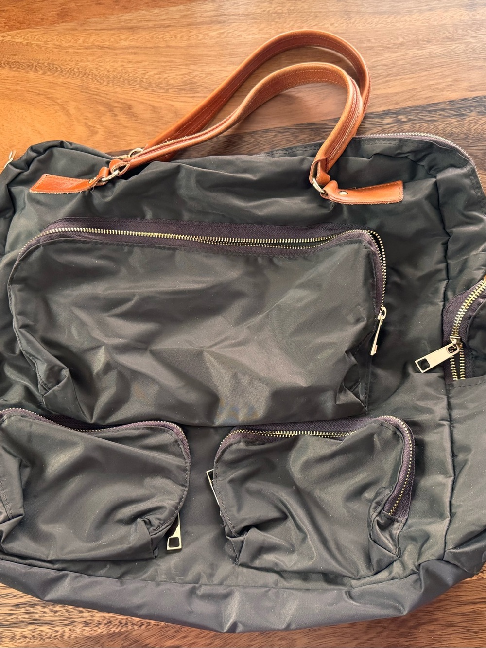 POCKETS!!!! MANY! Nylon travel bag. Excellent condition!!